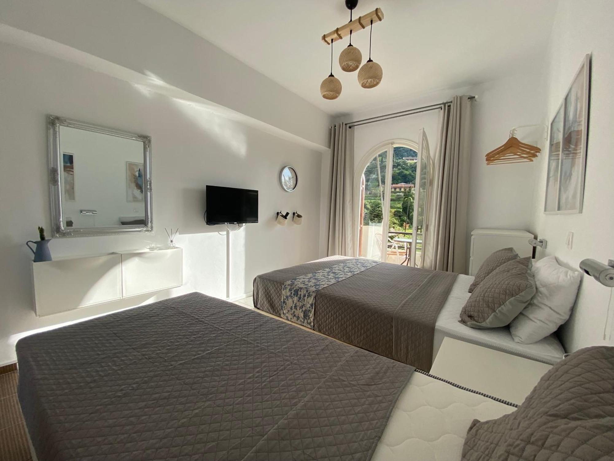 Navy Apartment With Mountain View &Private Parking Vátos エクステリア 写真