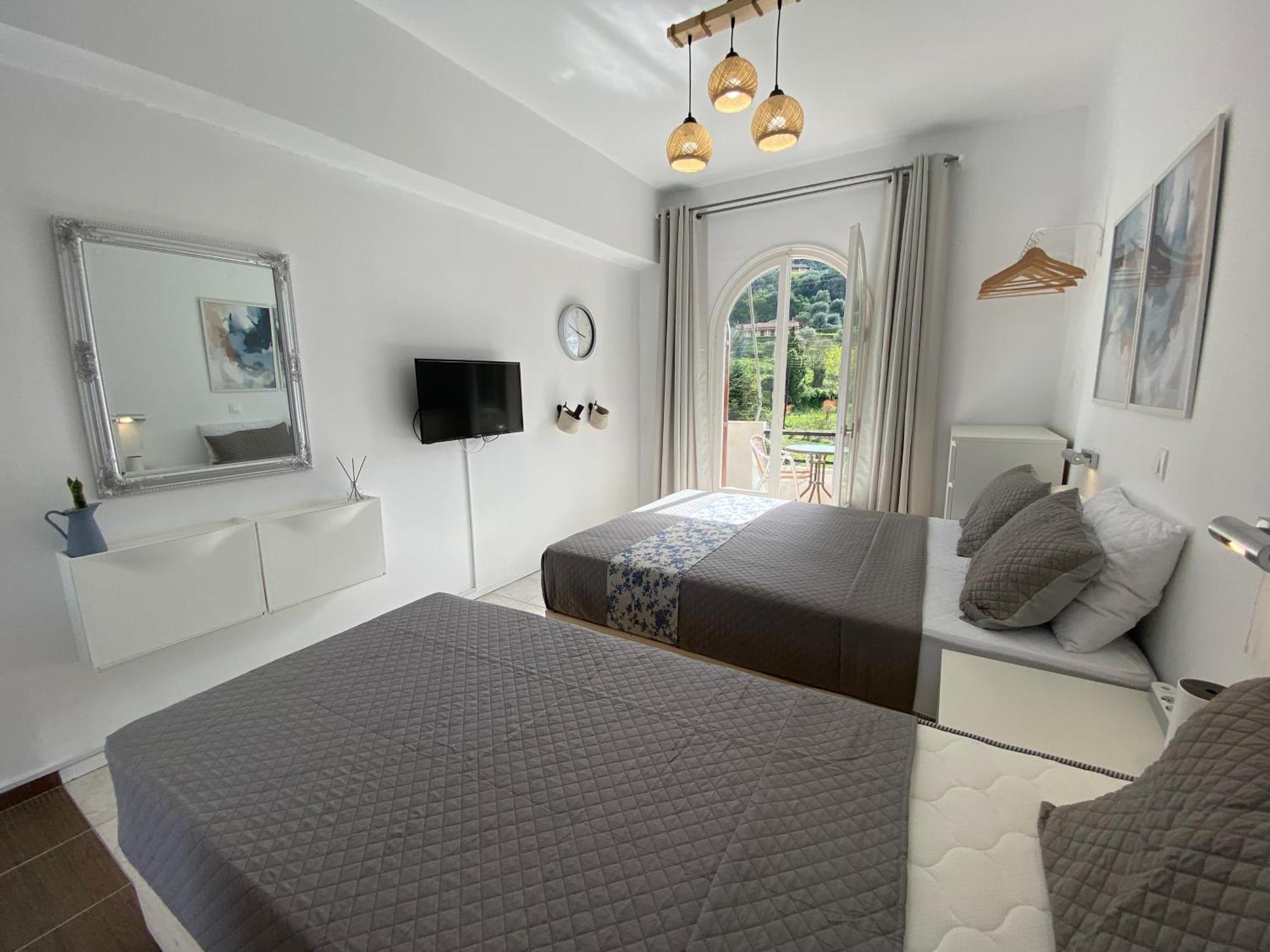 Navy Apartment With Mountain View &Private Parking Vátos エクステリア 写真